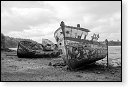 HDR Cimetiere a bateaux B&W scheepskerkhof scheepswrakken scheepswrak urbex quelmer rance bretagne frankrijk kerkhof schip schepen boot boten graffiti strand zwart wit foto